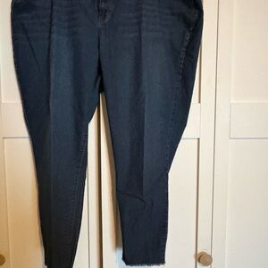 1822 Denim Women's Deep Indigo Cropped Jeans